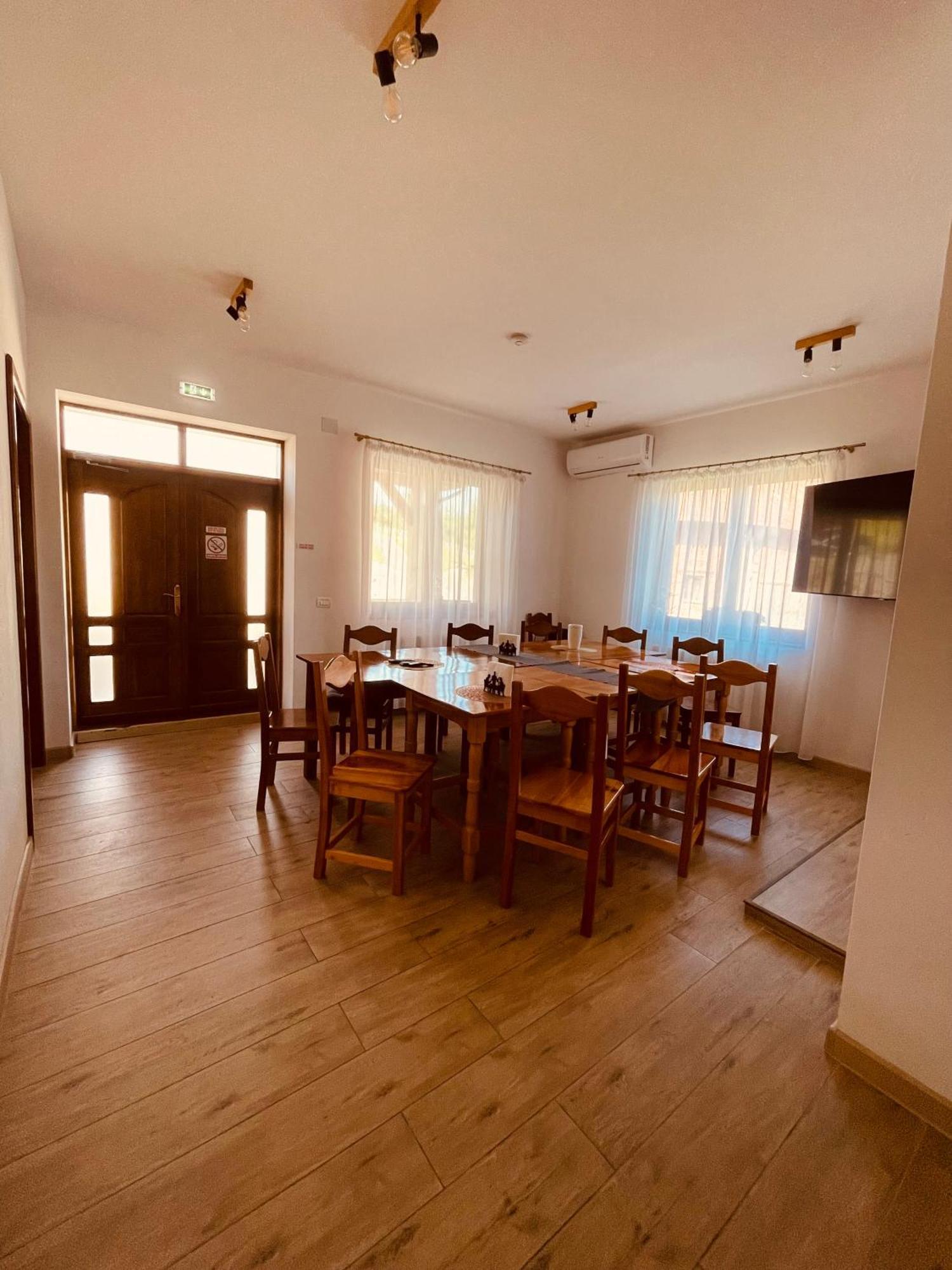 Domeniul Bondarelului Hotel Ocolisu Mic Luaran gambar