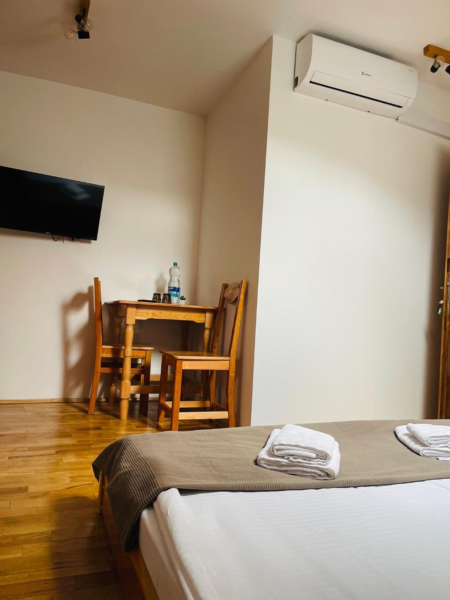 Domeniul Bondarelului Hotel Ocolisu Mic Luaran gambar