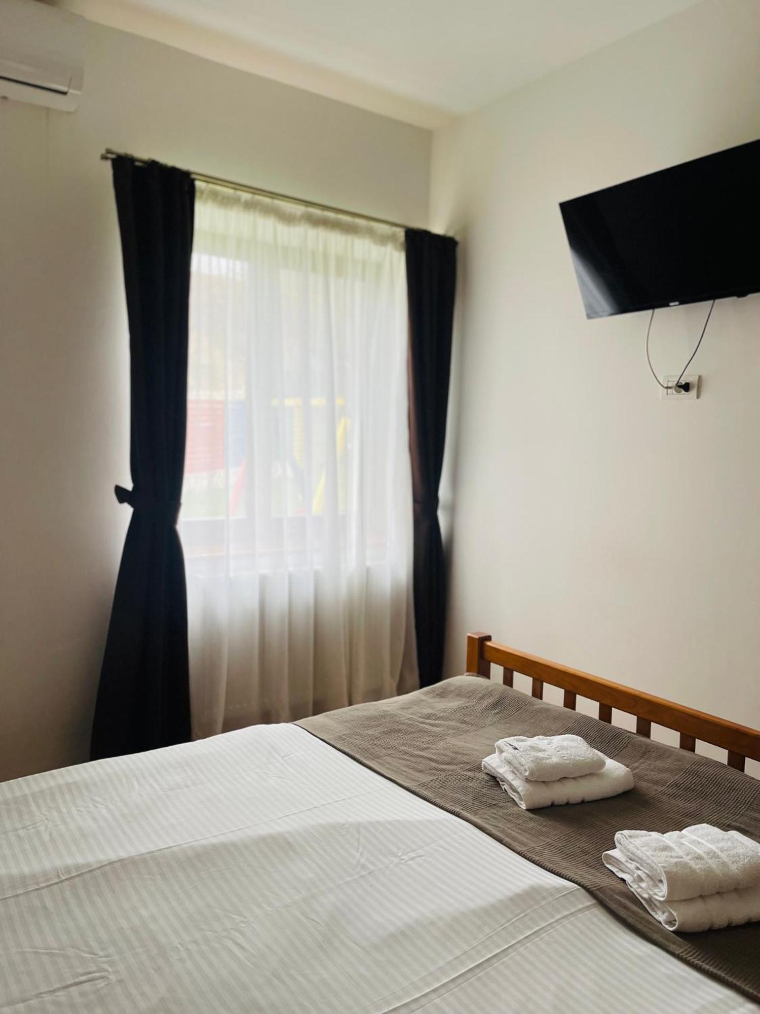Domeniul Bondarelului Hotel Ocolisu Mic Luaran gambar