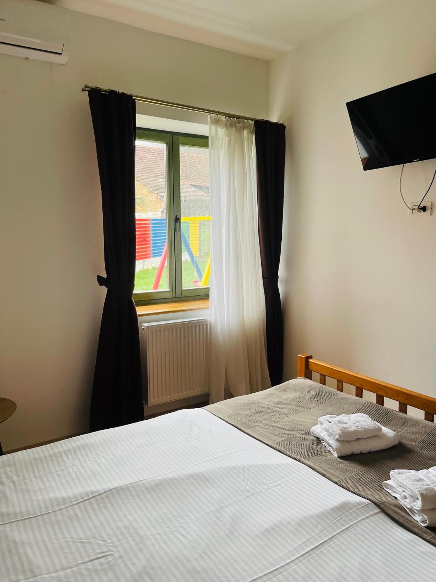 Domeniul Bondarelului Hotel Ocolisu Mic Luaran gambar