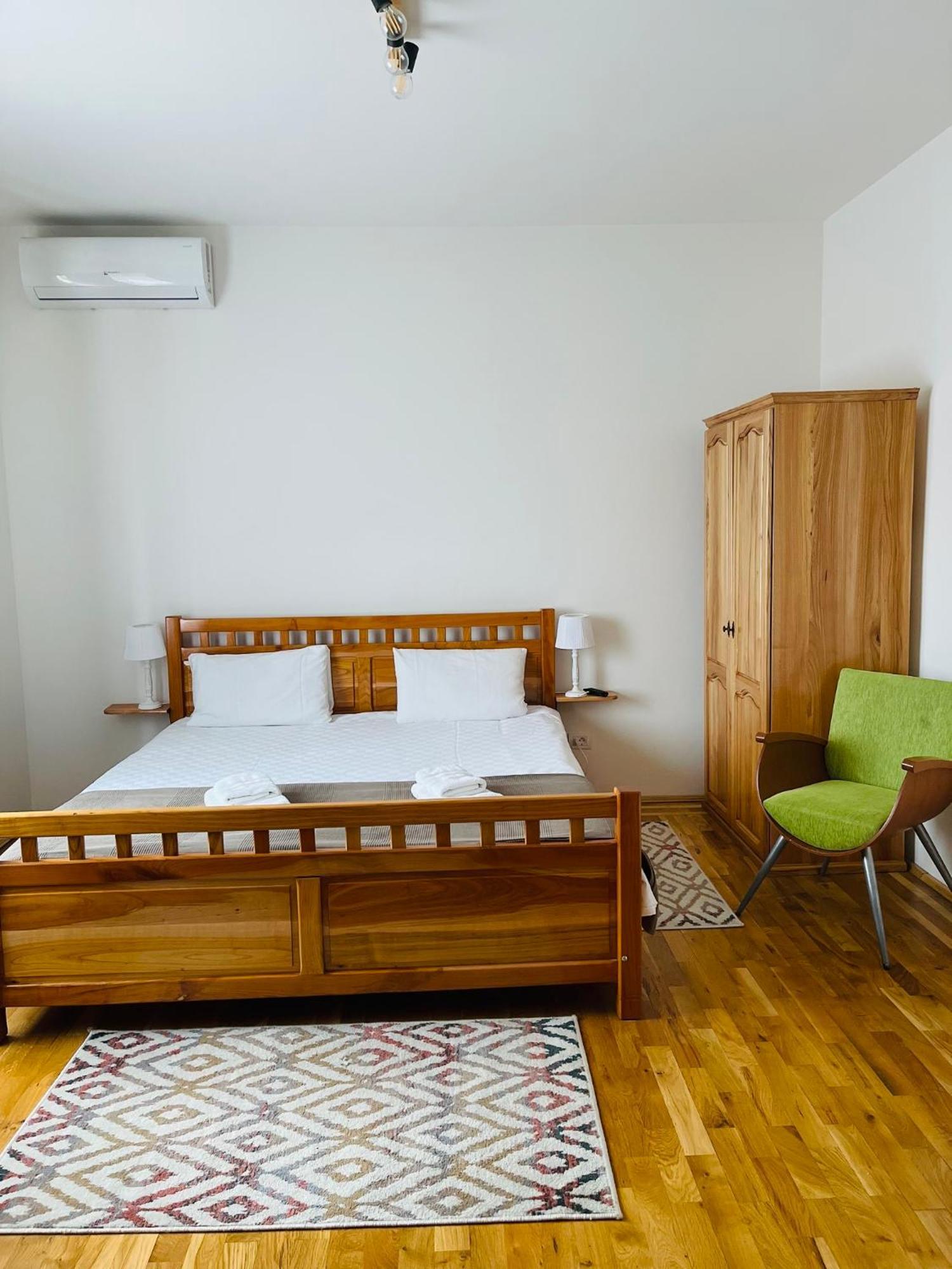 Domeniul Bondarelului Hotel Ocolisu Mic Luaran gambar